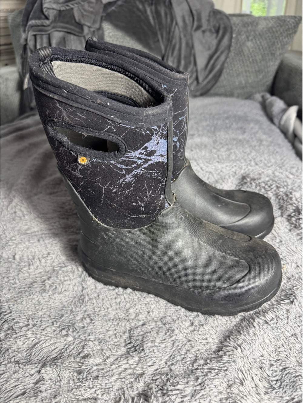 Bogs Black and Blue Waterproof Insulated Winter Boots Size Youth 4